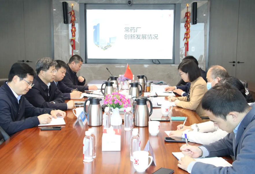 常州市總工會主席方國強(qiáng)一行赴常州制藥廠進(jìn)行調(diào)研