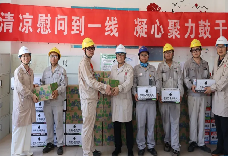 常藥廠董事長衣學(xué)福一行慰問南通常佑一線員工